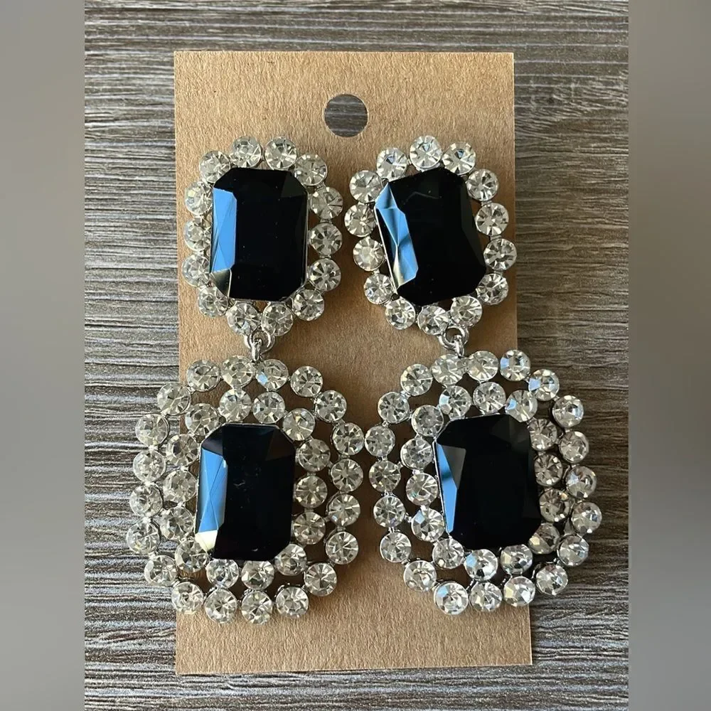 Black statement earring drop A251 - Picture 2 of 5